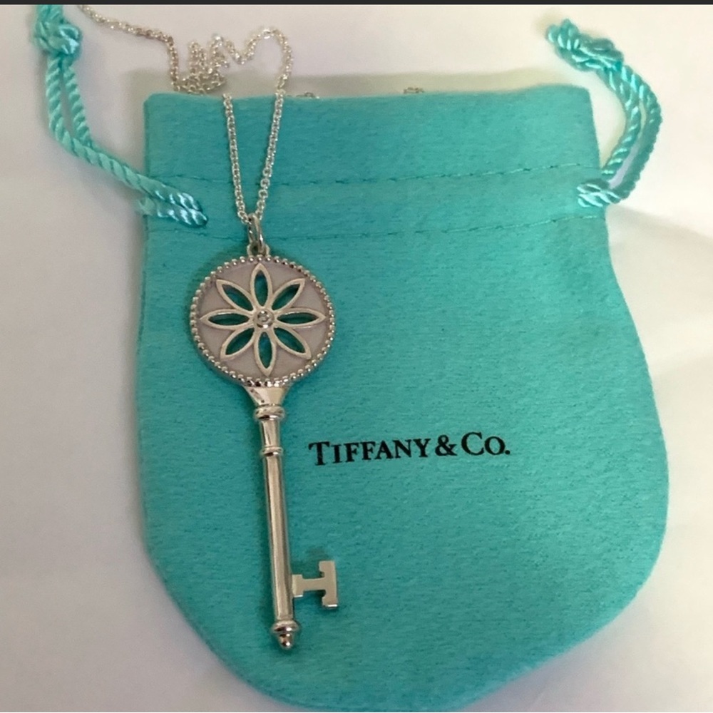 Tiffany & Co Daisy diamond pendant